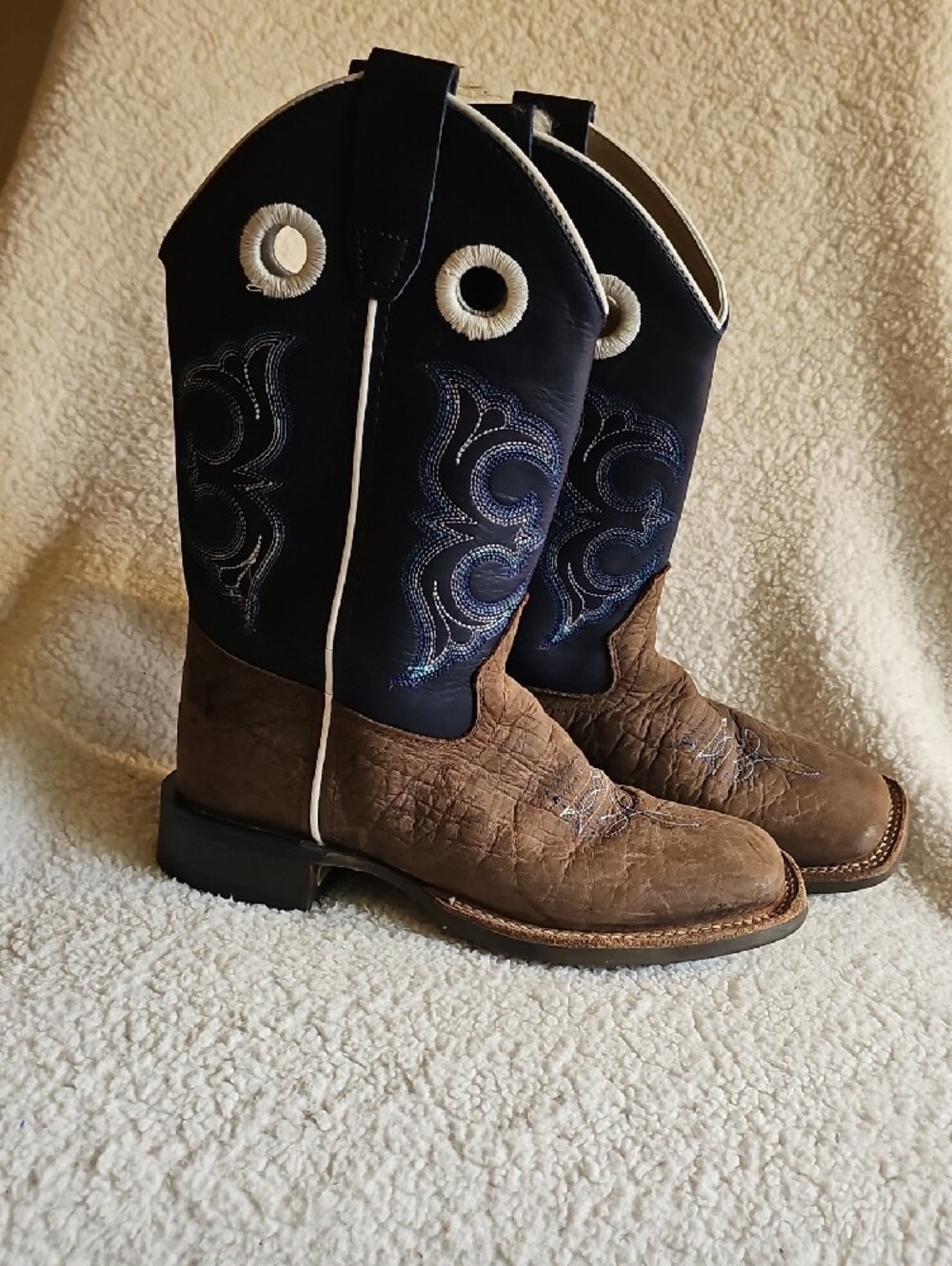 Old West Cream Leather Western Boot with Embroidered Detail